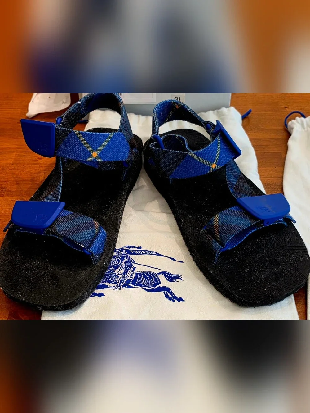 Burberry Trek Check Strap Men's Sz 10.5 Sandals with Black Footbed